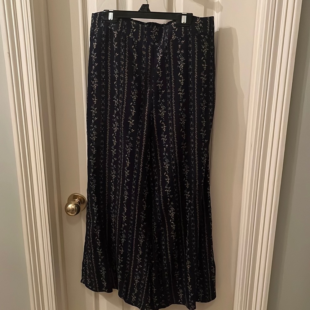 Feather Bone by Anthropologie Size 6 side size with side pockets.